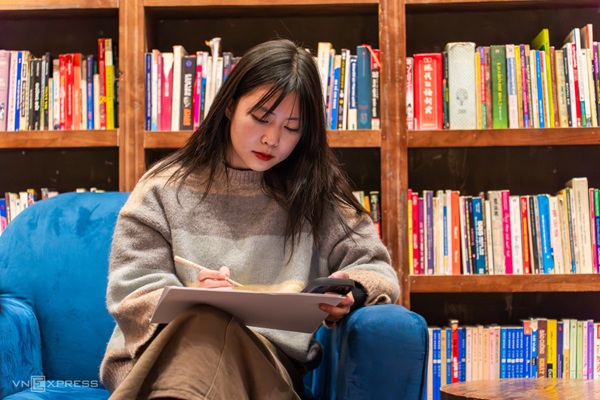 Quán cà phê trang trí ba tấn sách ở Hà Nội